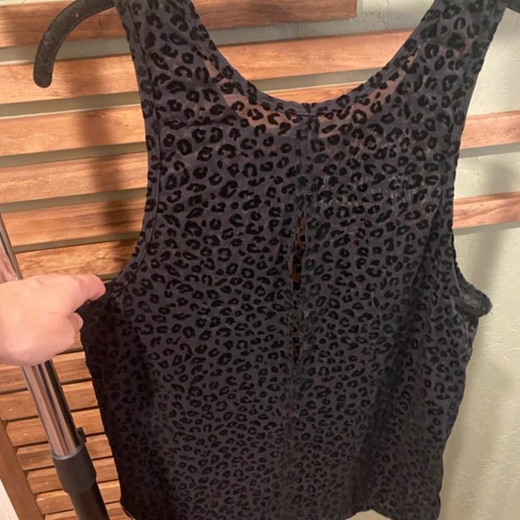 Zyia Black leopard mesh tank - Picture 3 of 7